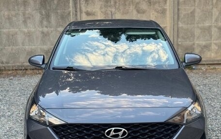 Hyundai Solaris II рестайлинг, 2021 год, 1 790 000 рублей, 2 фотография