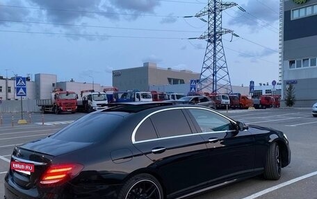 Mercedes-Benz E-Класс, 2019 год, 3 550 000 рублей, 2 фотография