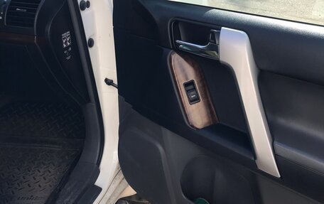 Toyota Land Cruiser Prado 150 рестайлинг 2, 2012 год, 3 100 000 рублей, 2 фотография