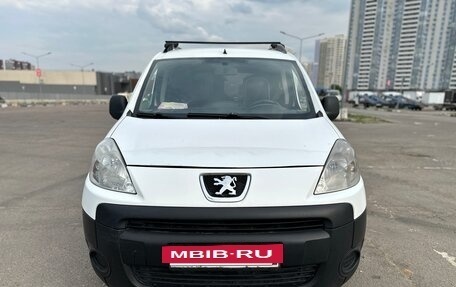 Peugeot Partner II рестайлинг 2, 2011 год, 550 000 рублей, 2 фотография
