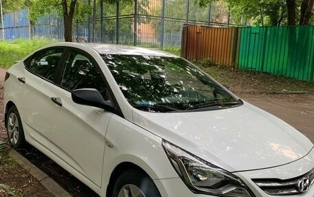 Hyundai Solaris II рестайлинг, 2015 год, 1 500 000 рублей, 3 фотография