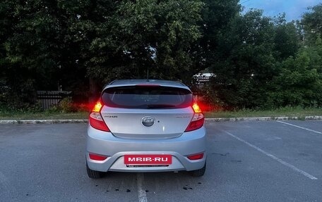 Hyundai Solaris II рестайлинг, 2011 год, 830 000 рублей, 3 фотография