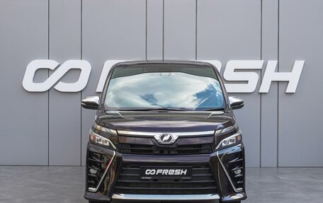 Toyota Voxy III, 2017 год, 2 320 000 рублей, 3 фотография