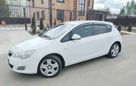 Opel Astra J, 2011 год, 750 000 рублей, 2 фотография