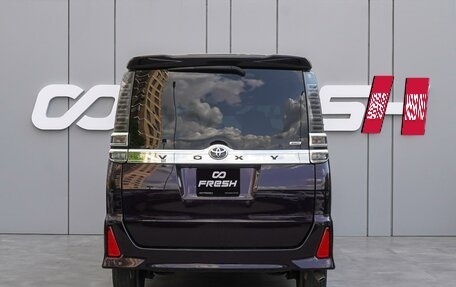 Toyota Voxy III, 2017 год, 2 320 000 рублей, 4 фотография