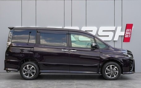Toyota Voxy III, 2017 год, 2 320 000 рублей, 5 фотография