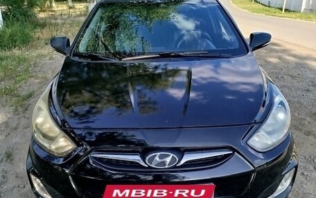 Hyundai Solaris II рестайлинг, 2011 год, 730 000 рублей, 2 фотография