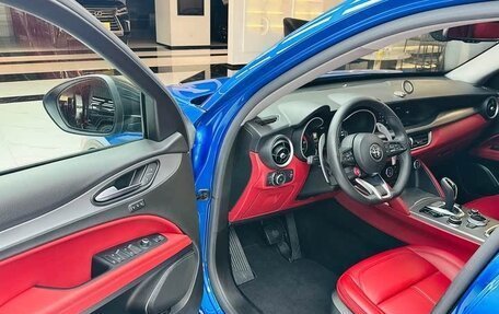 Alfa Romeo Stelvio, 2022 год, 3 000 000 рублей, 6 фотография