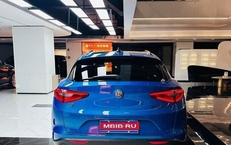 Alfa Romeo Stelvio, 2022 год, 3 000 000 рублей, 5 фотография
