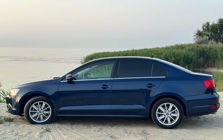 Volkswagen Jetta VI, 2011 год, 1 050 000 рублей, 4 фотография