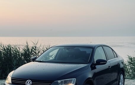 Volkswagen Jetta VI, 2011 год, 1 050 000 рублей, 2 фотография