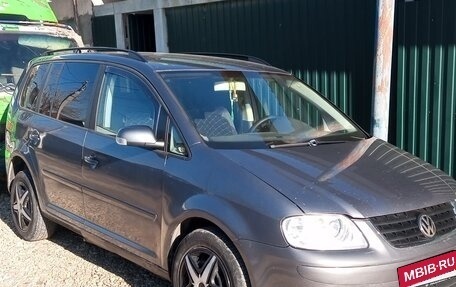 Volkswagen Touran III, 2005 год, 720 000 рублей, 2 фотография