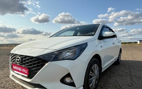 Hyundai Solaris II рестайлинг, 2020 год, 1 399 000 рублей, 2 фотография