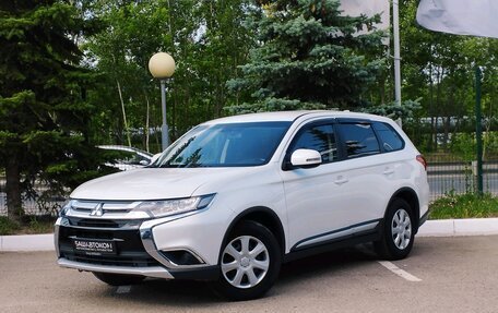 Mitsubishi Outlander III рестайлинг 3, 2018 год, 1 599 000 рублей, 2 фотография