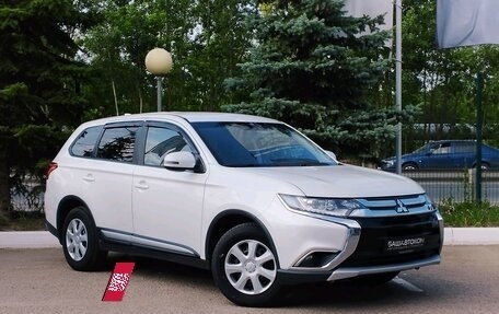 Mitsubishi Outlander III рестайлинг 3, 2018 год, 1 599 000 рублей, 3 фотография