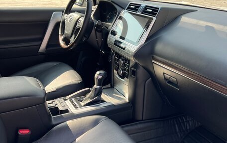 Toyota Land Cruiser Prado 150 рестайлинг 2, 2017 год, 4 900 000 рублей, 7 фотография