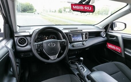 Toyota RAV4, 2019 год, 2 625 000 рублей, 6 фотография