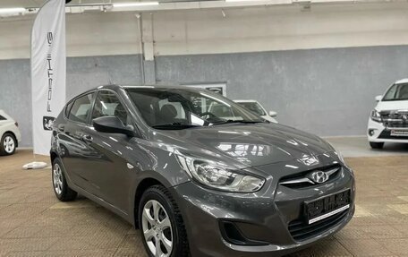 Hyundai Solaris II рестайлинг, 2011 год, 690 000 рублей, 3 фотография