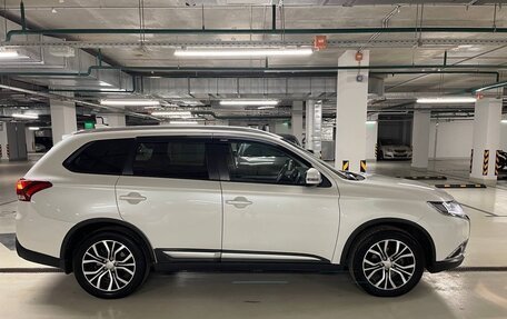 Mitsubishi Outlander III рестайлинг 3, 2018 год, 2 200 000 рублей, 4 фотография