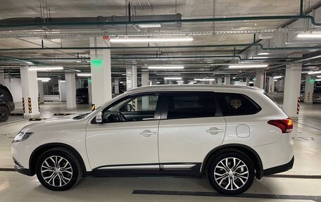 Mitsubishi Outlander III рестайлинг 3, 2018 год, 2 200 000 рублей, 3 фотография