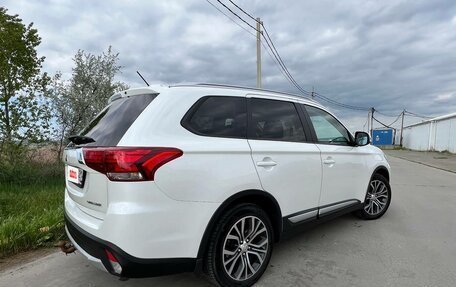 Mitsubishi Outlander III рестайлинг 3, 2015 год, 1 690 000 рублей, 4 фотография