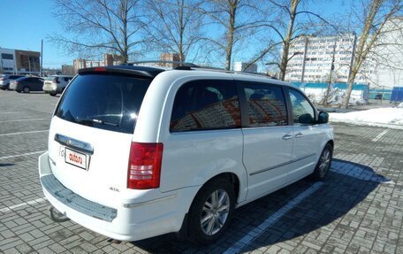 Chrysler Town & Country V рестайлинг, 2007 год, 900 000 рублей, 4 фотография