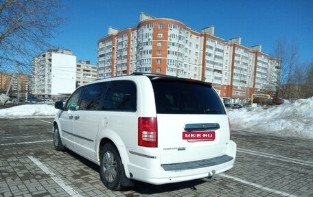 Chrysler Town & Country V рестайлинг, 2007 год, 900 000 рублей, 3 фотография