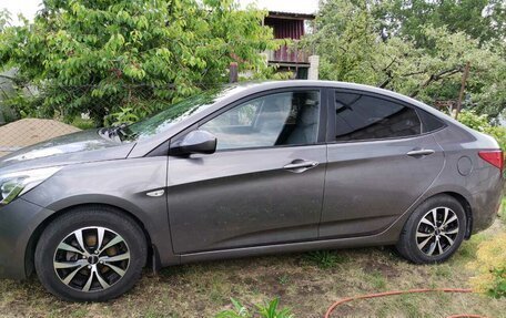 Hyundai Solaris II рестайлинг, 2015 год, 990 000 рублей, 3 фотография