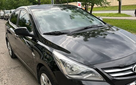 Hyundai Solaris II рестайлинг, 2015 год, 899 999 рублей, 3 фотография