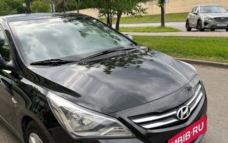Hyundai Solaris II рестайлинг, 2015 год, 899 999 рублей, 2 фотография