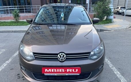 Volkswagen Polo VI (EU Market), 2015 год, 880 000 рублей, 2 фотография