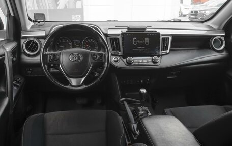 Toyota RAV4, 2017 год, 2 888 000 рублей, 6 фотография