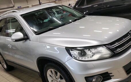 Volkswagen Tiguan I, 2011 год, 850 000 рублей, 2 фотография