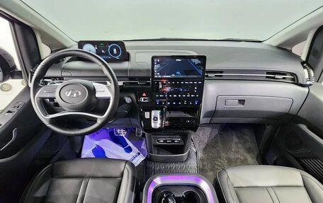 Hyundai Staria, 2021 год, 2 700 000 рублей, 6 фотография