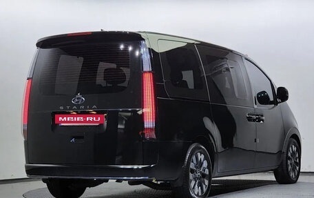 Hyundai Staria, 2021 год, 2 700 000 рублей, 4 фотография