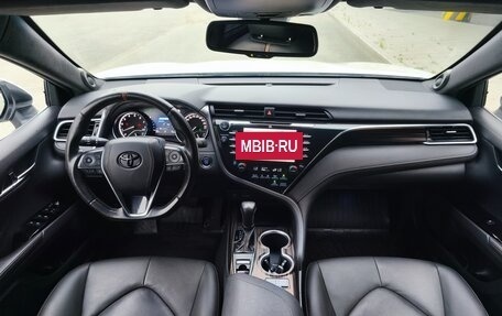 Toyota Camry, 2018 год, 2 550 000 рублей, 2 фотография