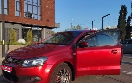 Volkswagen Polo VI (EU Market), 2011 год, 850 000 рублей, 2 фотография