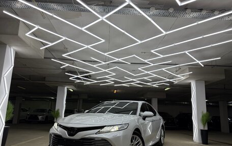 Toyota Camry, 2019 год, 2 800 000 рублей, 2 фотография