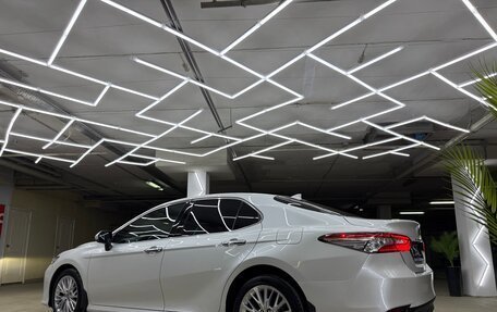 Toyota Camry, 2019 год, 2 800 000 рублей, 10 фотография