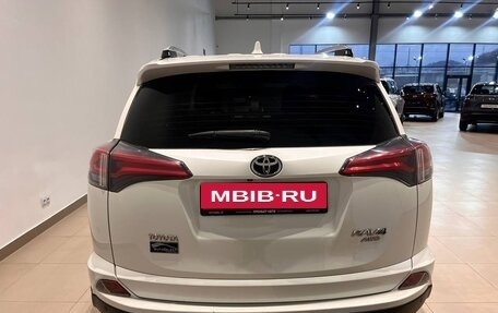 Toyota RAV4, 2017 год, 1 950 000 рублей, 6 фотография