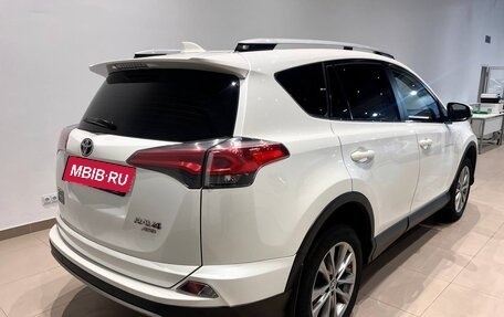 Toyota RAV4, 2017 год, 1 950 000 рублей, 5 фотография