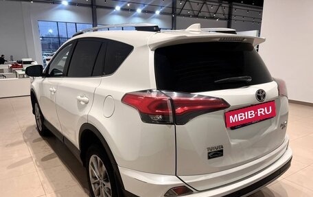 Toyota RAV4, 2017 год, 1 950 000 рублей, 7 фотография