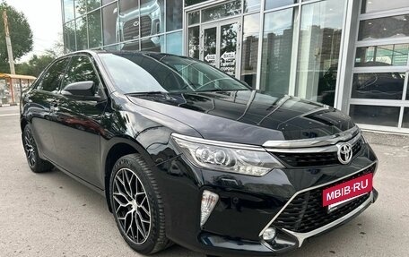 Toyota Camry, 2017 год, 2 349 000 рублей, 7 фотография