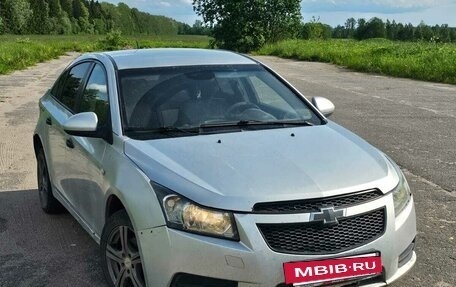 Chevrolet Cruze II, 2010 год, 500 000 рублей, 3 фотография