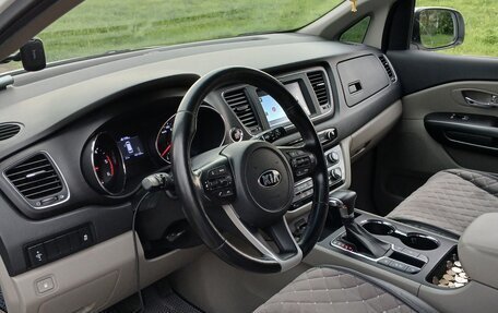 KIA Carnival III, 2018 год, 2 500 000 рублей, 4 фотография