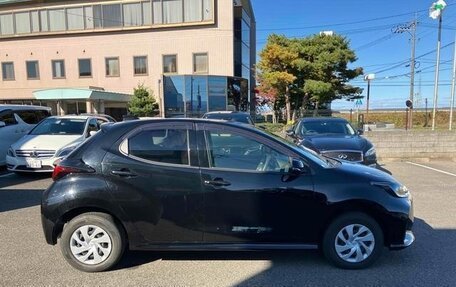 Toyota Yaris, 2021 год, 990 000 рублей, 5 фотография
