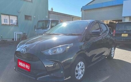 Toyota Yaris, 2021 год, 990 000 рублей, 2 фотография