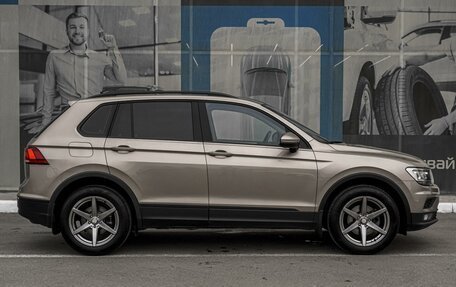 Volkswagen Tiguan II, 2019 год, 2 299 000 рублей, 5 фотография