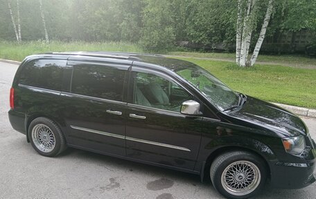 Chrysler Voyager IV, 2011 год, 2 180 000 рублей, 4 фотография