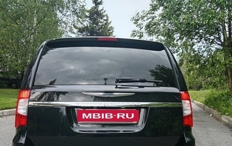 Chrysler Voyager IV, 2011 год, 2 180 000 рублей, 5 фотография